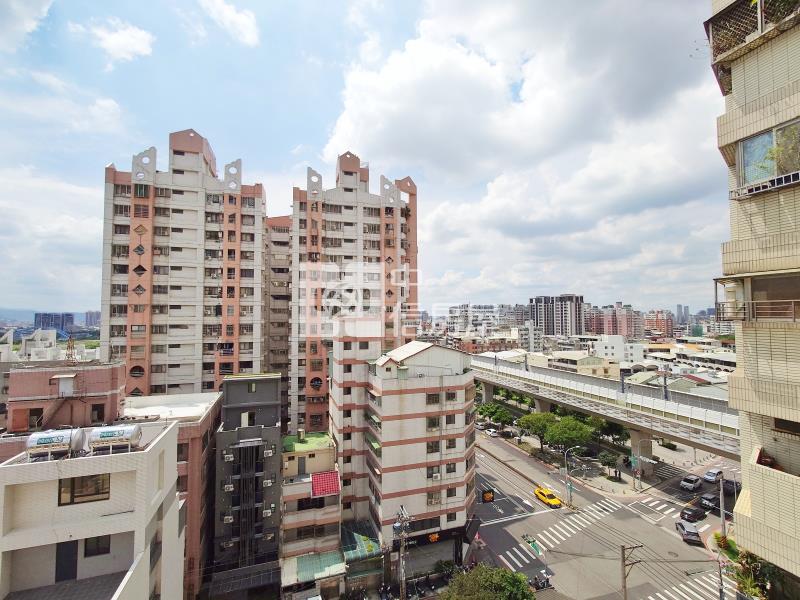 多情巨鎮三房平車房屋室內格局與周邊環境