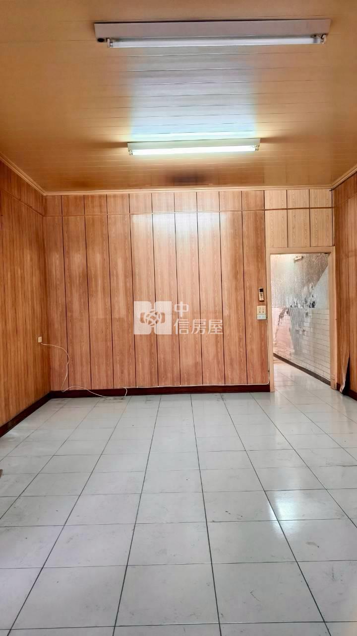民生南路旁透天房屋室內格局與周邊環境