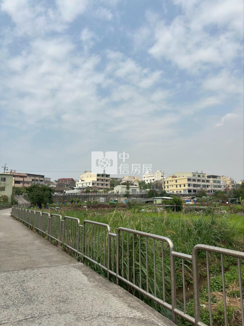 沙鹿近向上路便宜住二方正建地房屋室內格局與周邊環境