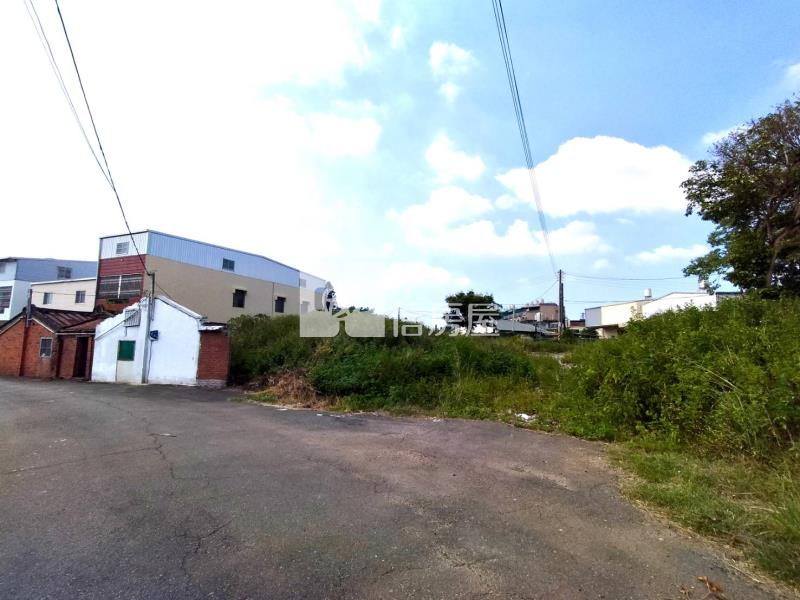 中壢央大雙面臨路方正建地房屋室內格局與周邊環境