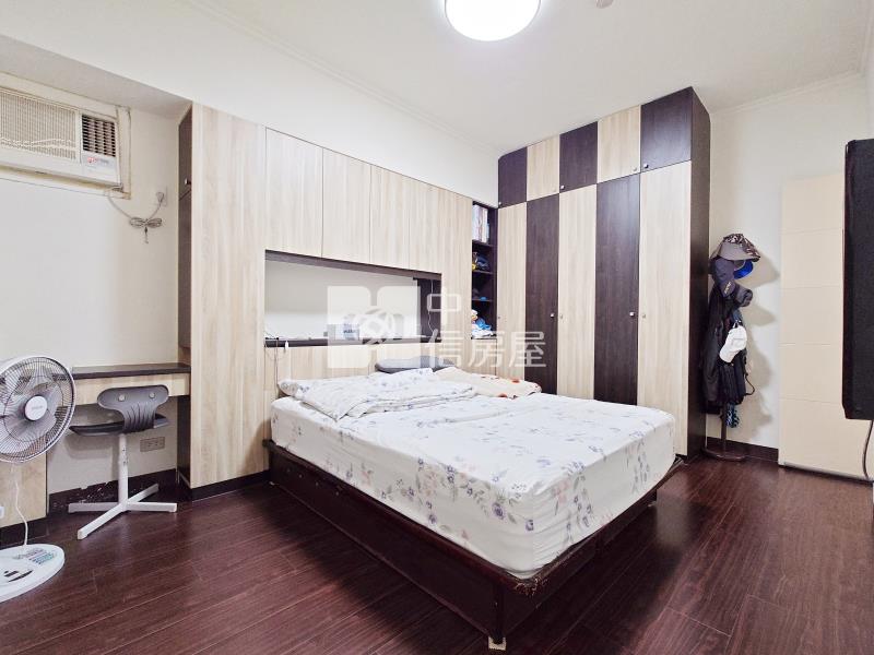 多情巨鎮精裝三房房屋室內格局與周邊環境