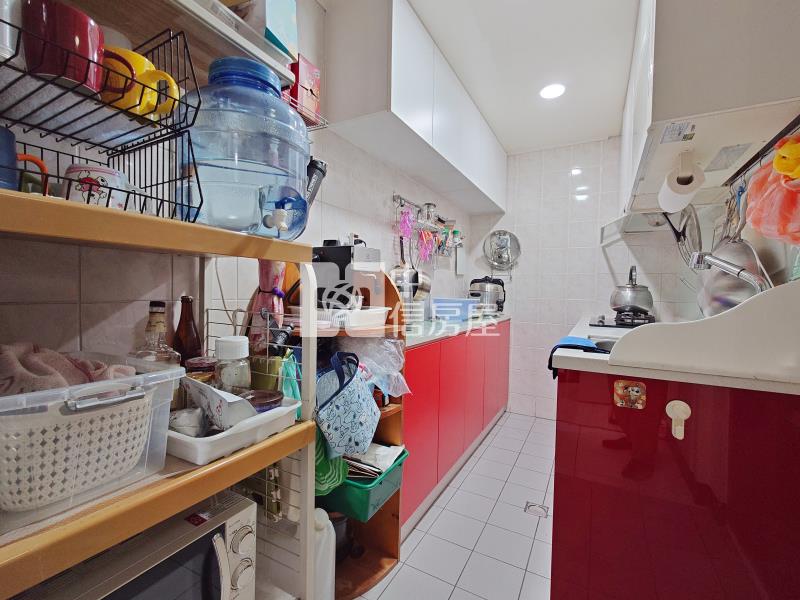 多情巨鎮精裝三房房屋室內格局與周邊環境