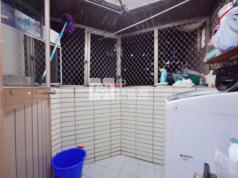 多情巨鎮精裝三房房屋室內格局與周邊環境