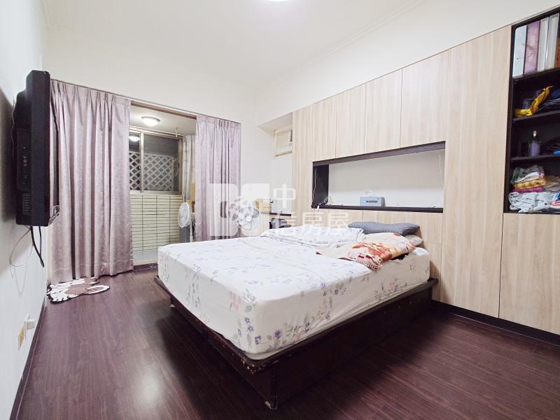多情巨鎮精裝三房房屋室內格局與周邊環境