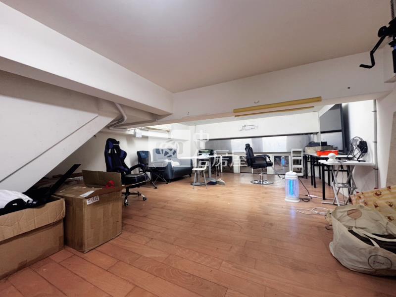 近旱溪夜市輕屋齡樓店房屋室內格局與周邊環境