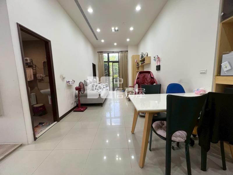 櫻花時代一樓露臺戶房屋室內格局與周邊環境