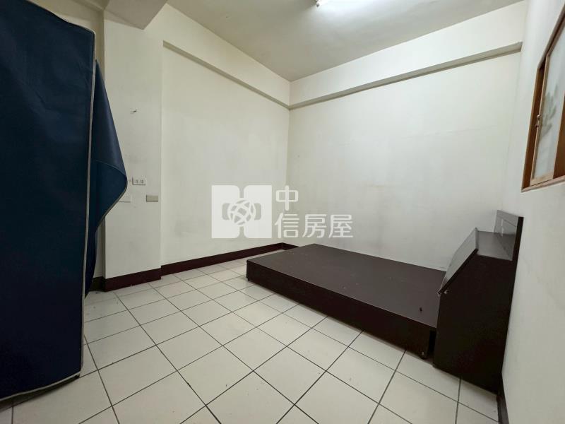 正振興路20米路賺錢金店面房屋室內格局與周邊環境