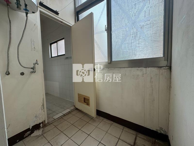 正振興路20米路賺錢金店面房屋室內格局與周邊環境