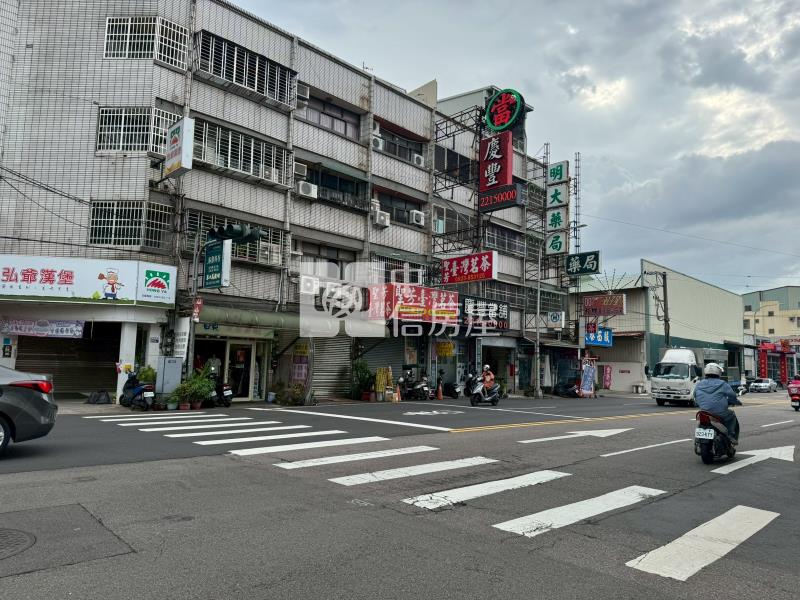 正振興路20米路賺錢金店面房屋室內格局與周邊環境