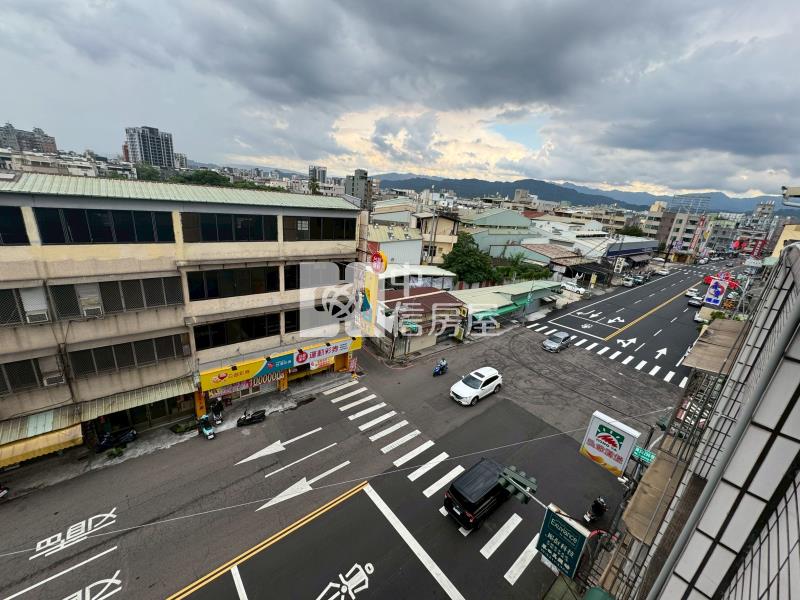 正振興路20米路賺錢金店面房屋室內格局與周邊環境