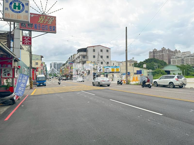 正振興路20米路賺錢金店面房屋室內格局與周邊環境