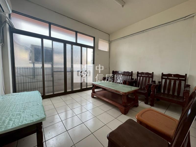 正振興路20米路賺錢金店面房屋室內格局與周邊環境