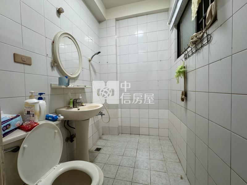 正振興路20米路賺錢金店面房屋室內格局與周邊環境