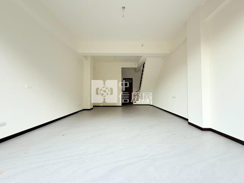 大里雙車5房電梯別墅房屋室內格局與周邊環境