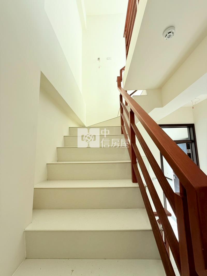 大里雙車5房電梯別墅房屋室內格局與周邊環境