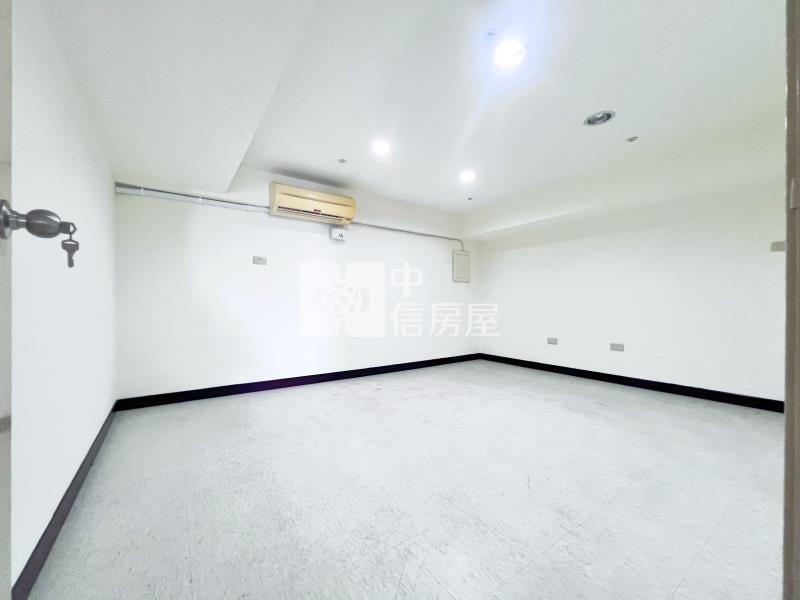 城市桂冠挑高視野戶車位房屋室內格局與周邊環境