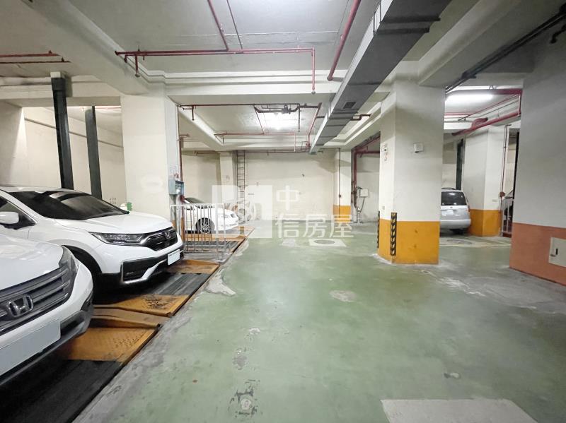 美村新皇家三房車位房屋室內格局與周邊環境