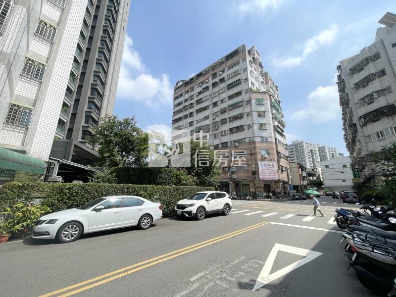 美村新皇家三房車位房屋室內格局與周邊環境