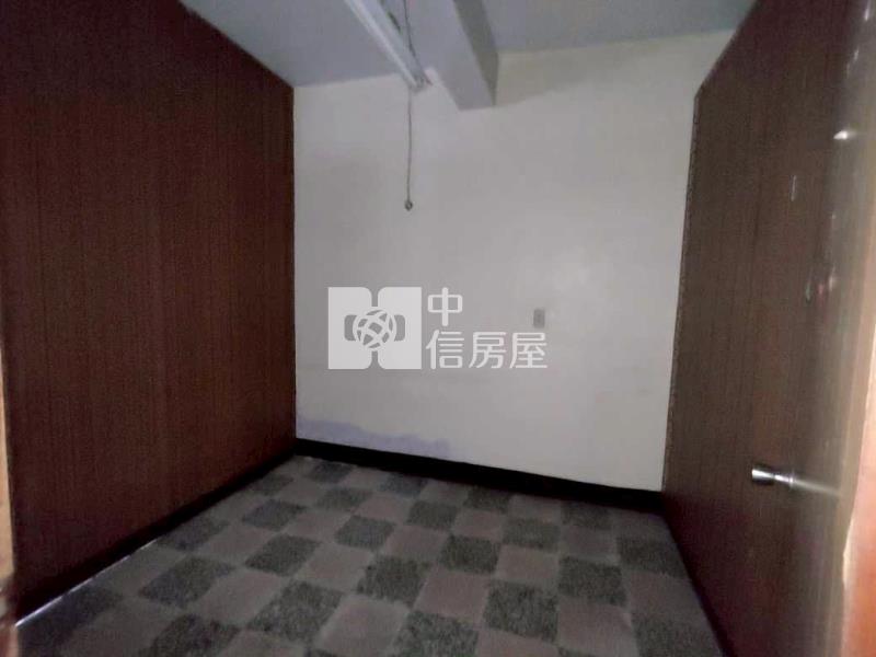 近龍岡圓環前院大透天房屋室內格局與周邊環境