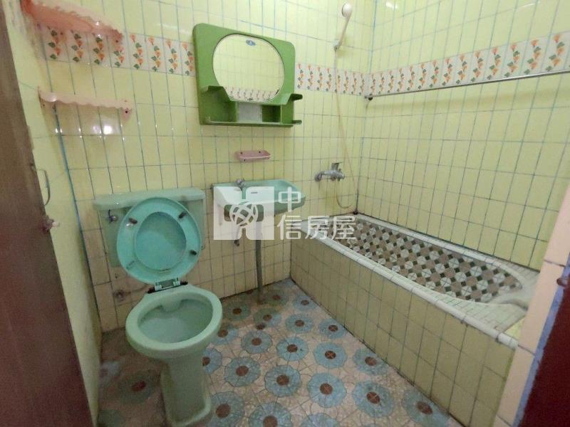 近龍岡圓環前院大透天房屋室內格局與周邊環境