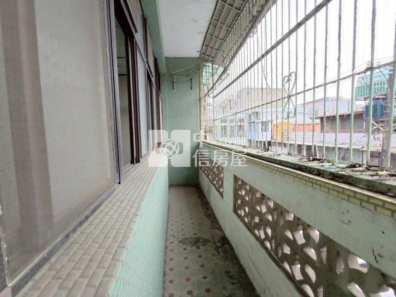 近龍岡圓環前院大透天房屋室內格局與周邊環境