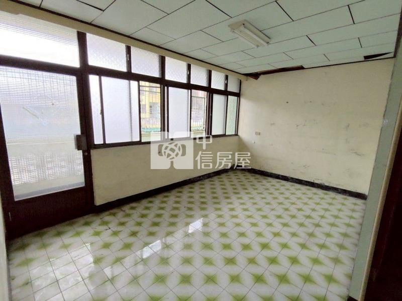 近龍岡圓環前院大透天房屋室內格局與周邊環境