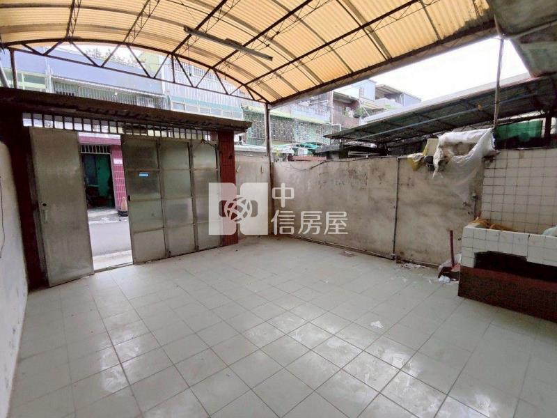 近龍岡圓環前院大透天房屋室內格局與周邊環境