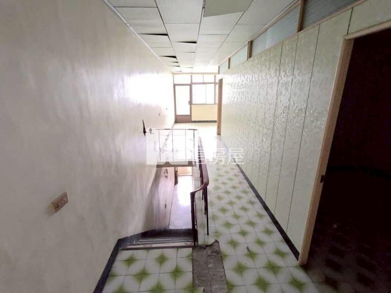 近龍岡圓環前院大透天房屋室內格局與周邊環境