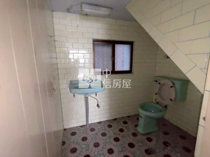 近龍岡圓環前院大透天房屋室內格局與周邊環境