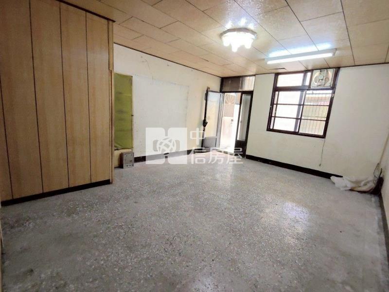 近龍岡圓環前院大透天房屋室內格局與周邊環境