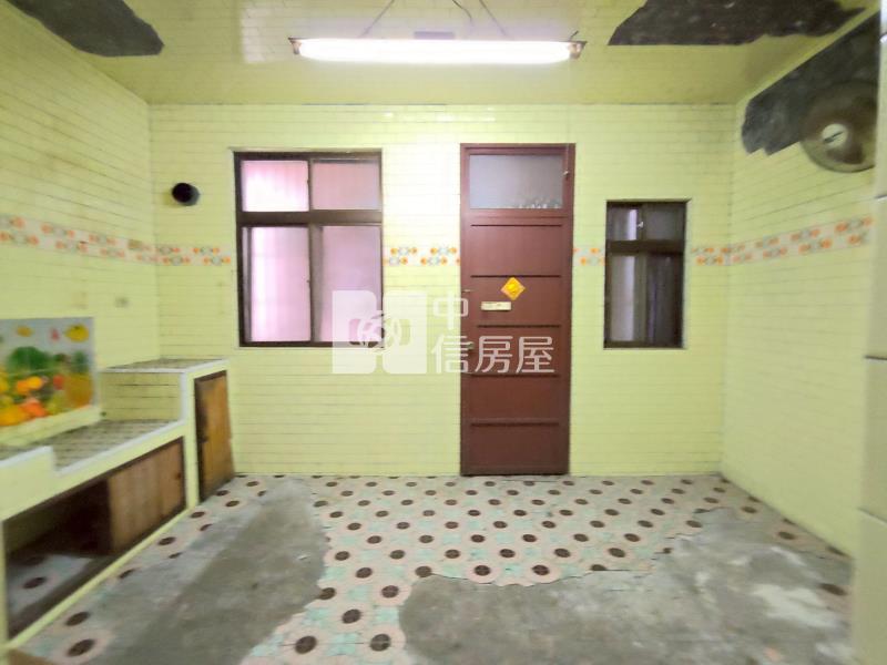 近龍岡圓環前院大透天房屋室內格局與周邊環境