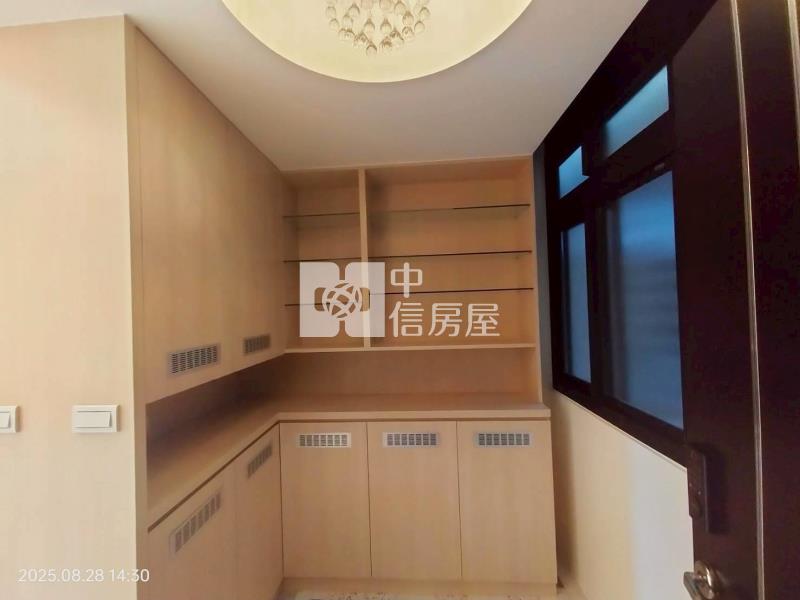 ●中正路時尚電梯三房房屋室內格局與周邊環境