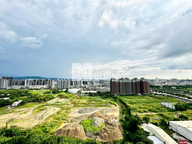 德鑫鑫時代邊間視野2+1房雙車房屋室內格局與周邊環境