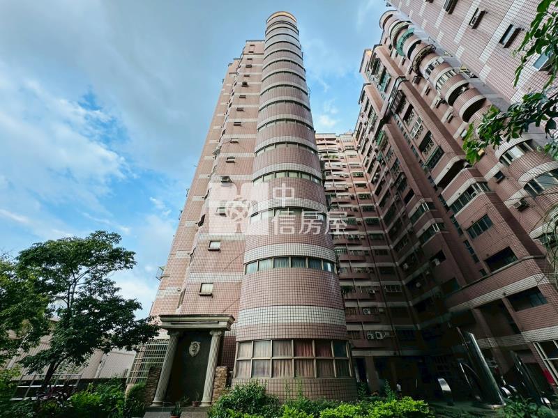 太宇尊爵次頂樓三房平車房屋室內格局與周邊環境