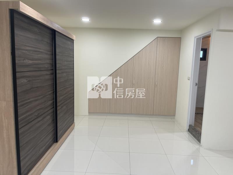 小港桂林商圈翻新大面寬透天房屋室內格局與周邊環境