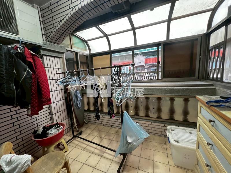 文化國小車庫別墅房屋室內格局與周邊環境