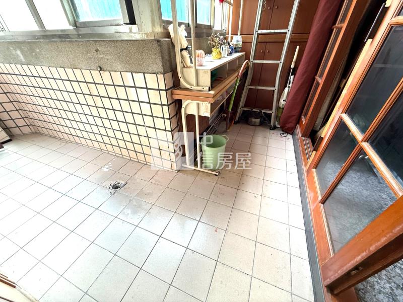 文心青邁三房車位房屋室內格局與周邊環境