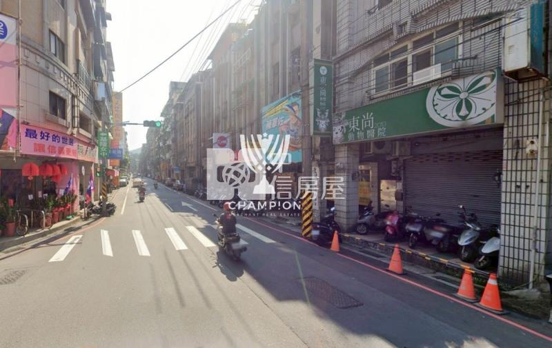 【冠軍】東明路電梯金透店房屋室內格局與周邊環境