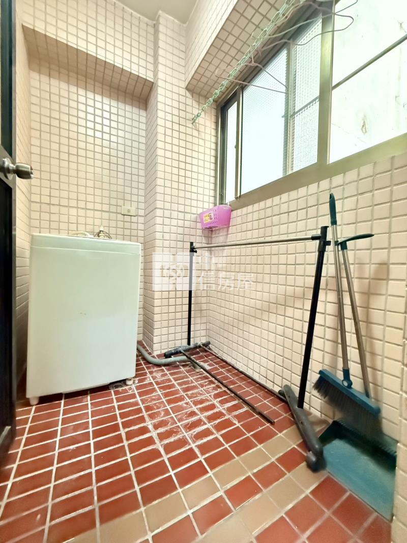 (東方驛站)近市府捷運站陽台美套房屋室內格局與周邊環境