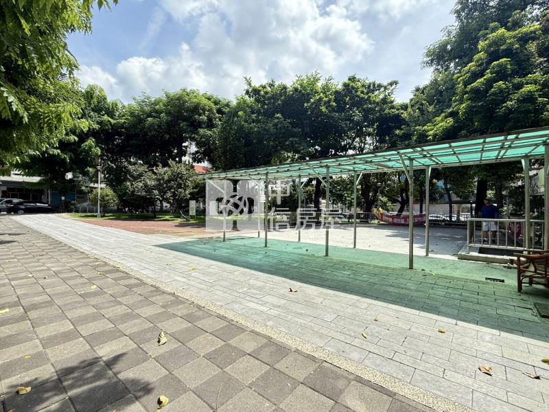 (東方驛站)近市府捷運站陽台美套房屋室內格局與周邊環境
