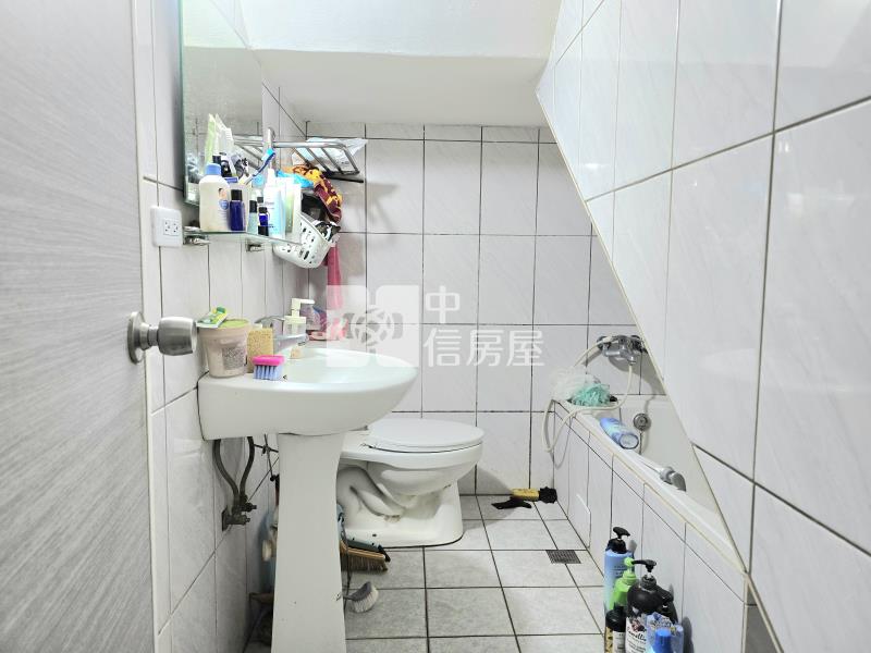 美群國小旁孝親透天房屋室內格局與周邊環境