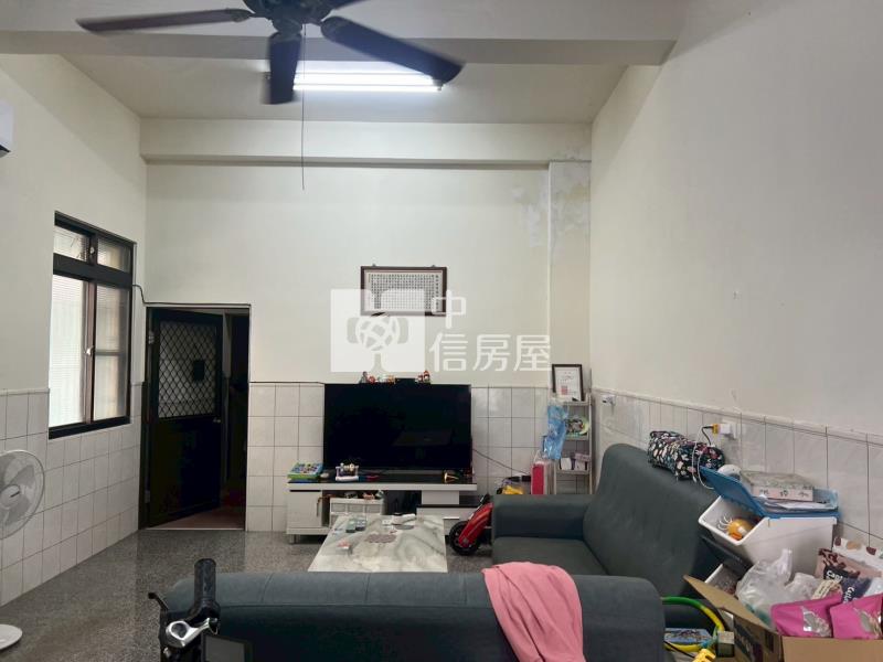 仁武邊間美透天房屋室內格局與周邊環境