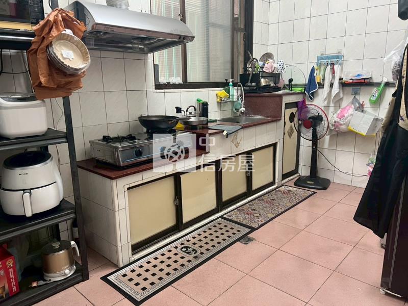 仁武邊間美透天房屋室內格局與周邊環境