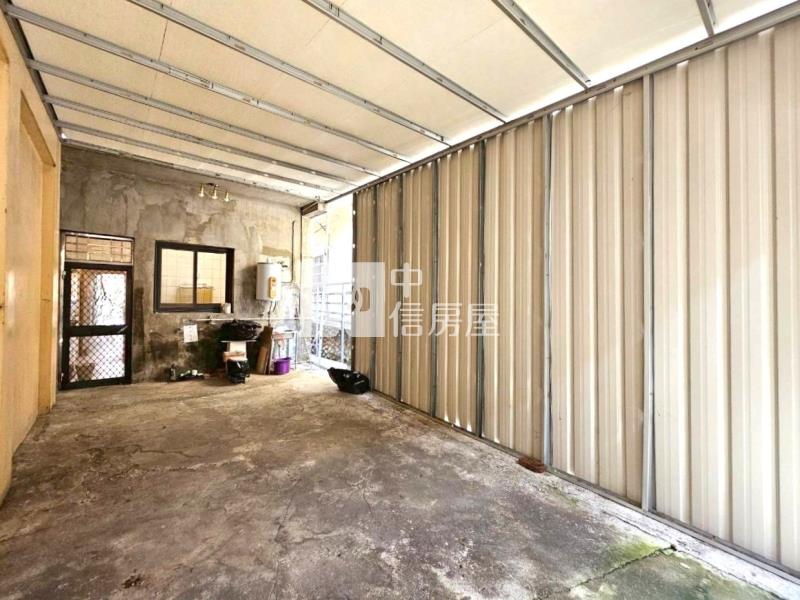 軍功商圈邊間大地坪店住房屋室內格局與周邊環境