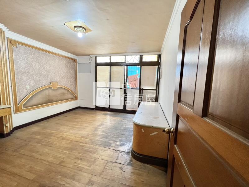 金谷市場前後臨路透天房屋室內格局與周邊環境