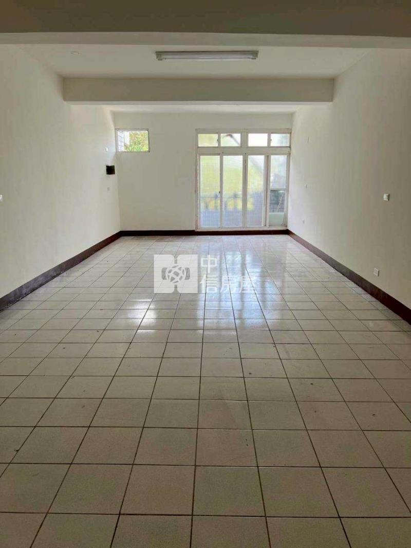 小靜在地人優選-南投體育場邊間獨棟透天住店房屋室內格局與周邊環境