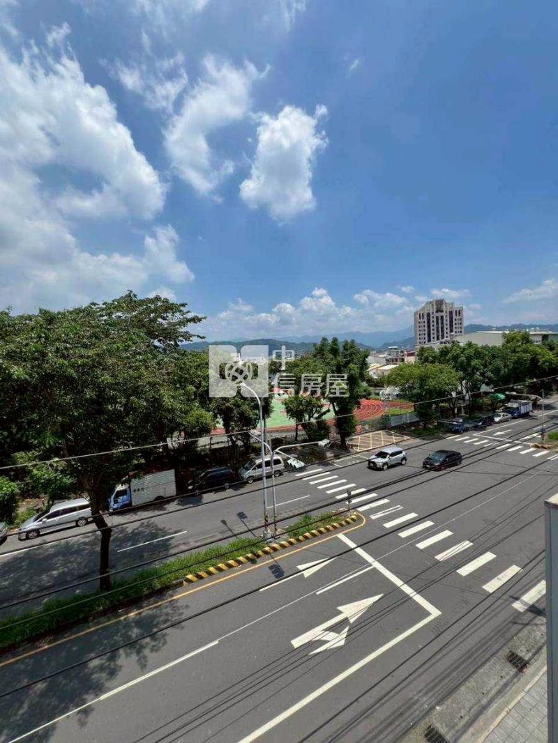 小靜在地人優選-南投體育場邊間獨棟透天住店房屋室內格局與周邊環境