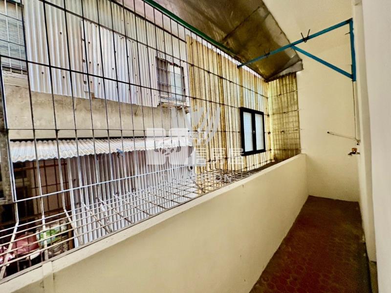 安樂區基金一路馬路旁店面房屋室內格局與周邊環境