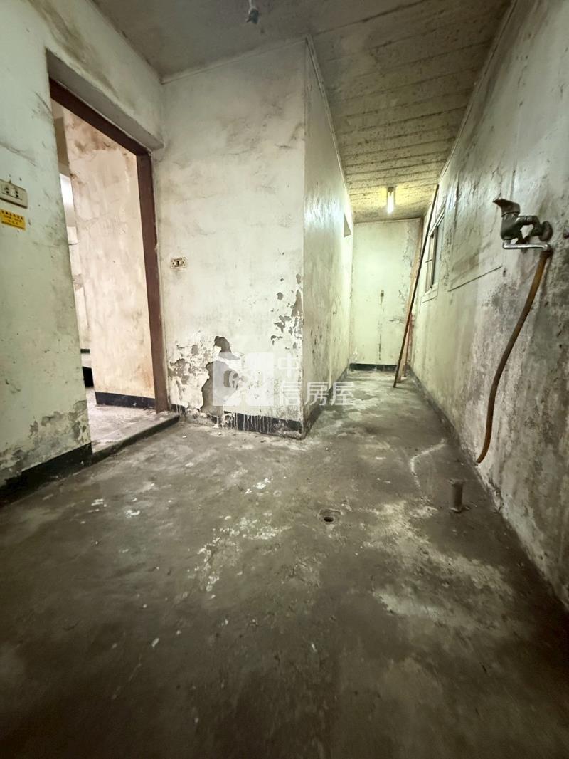 手信霧隱城旁邊間透天房屋室內格局與周邊環境