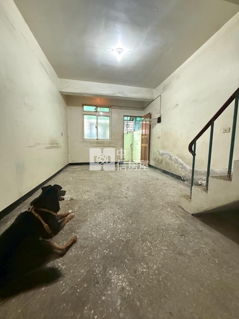 手信霧隱城旁邊間透天房屋室內格局與周邊環境